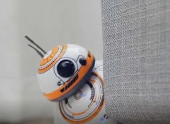 Игрушка дроид